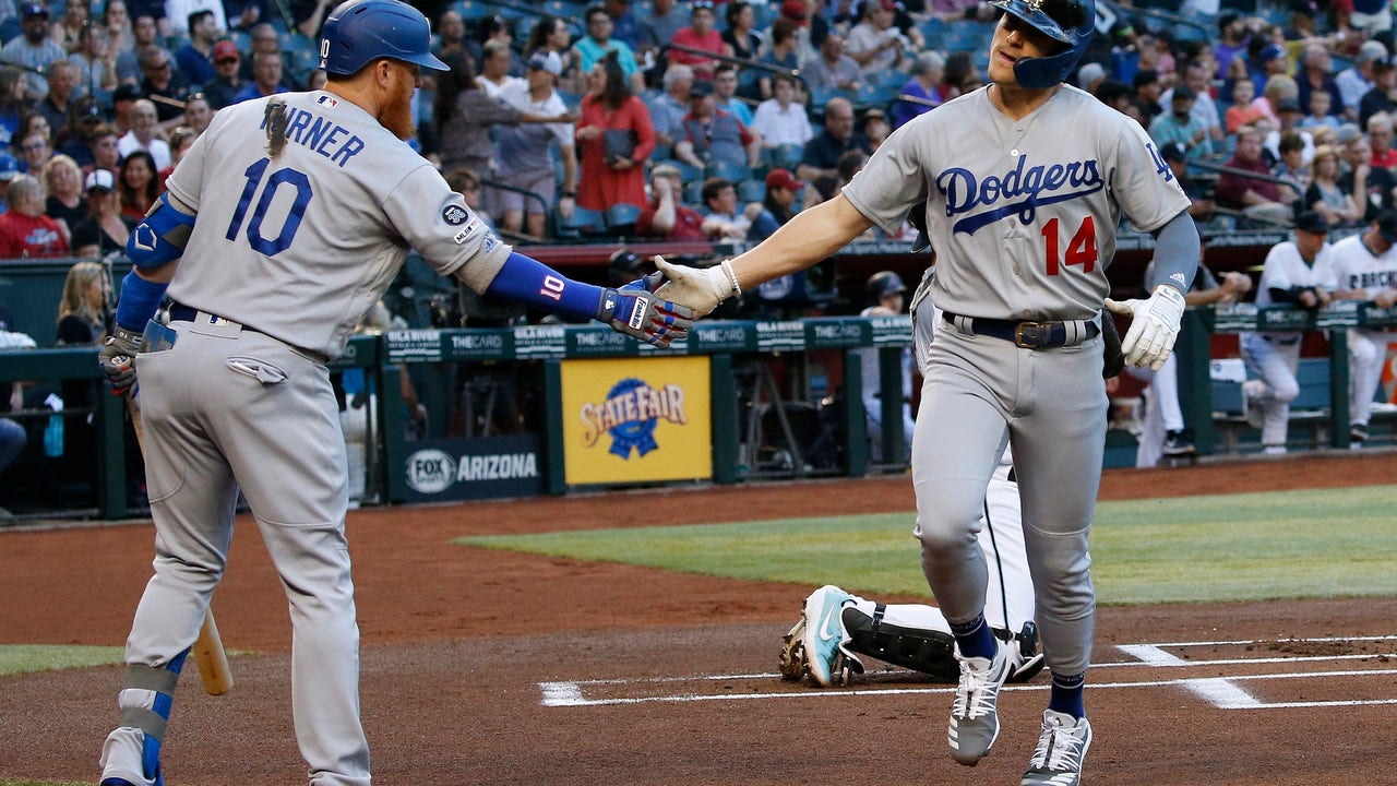 Hernandez hits leadoff homer, Dodgers beat Diamondbacks 3-2